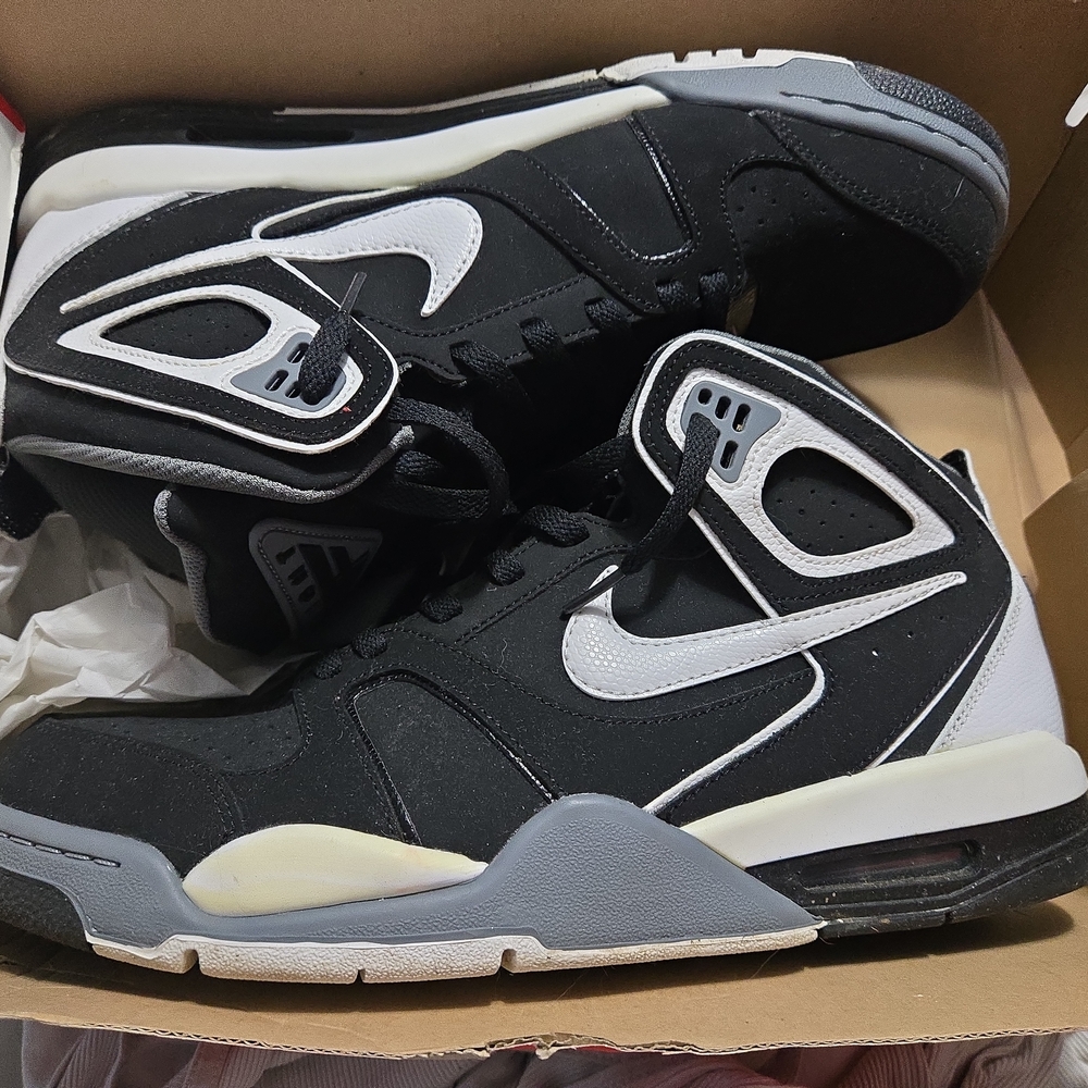 Nike Men's Black and White Sneakers